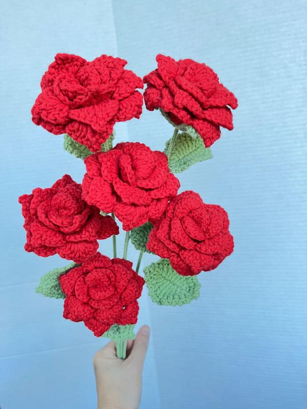 red rose+crochet flower+crochet bouquet+handmade flower+forever flower+birthday gift+creative gift+christmas Gift+ thanksgiving+Housewarming Present+graduation gift+beautiful flower+ Gift for Friends and Family flower，crochet  Decoration