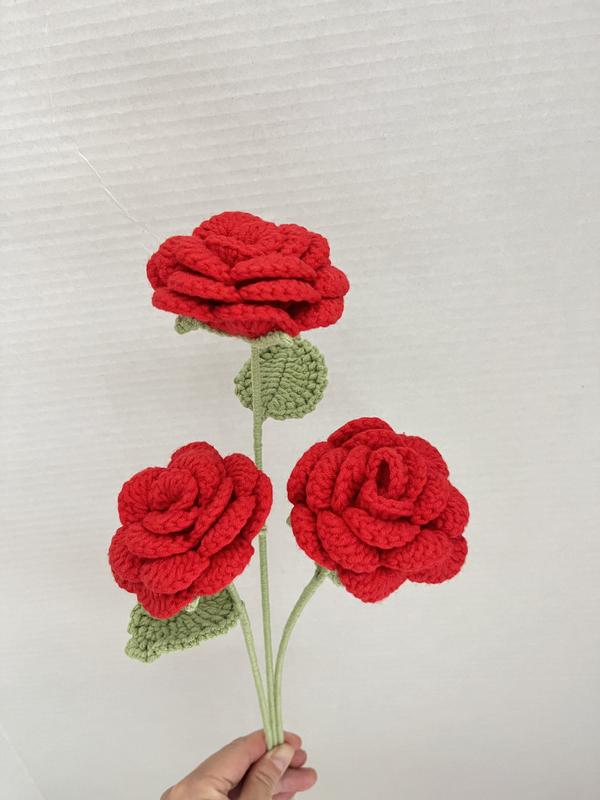 red rose+crochet flower+crochet bouquet+handmade flower+forever flower+birthday gift+creative gift+christmas Gift+ thanksgiving+Housewarming Present+graduation gift+beautiful flower+ Gift for Friends and Family flower，crochet  Decoration