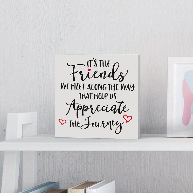 It's The Friends We Meet Along The Way PVC Sign, 1 Count Friendship Themed Desktop Bookshelf Decoration, Home Decoration, Office Mini Ornaments