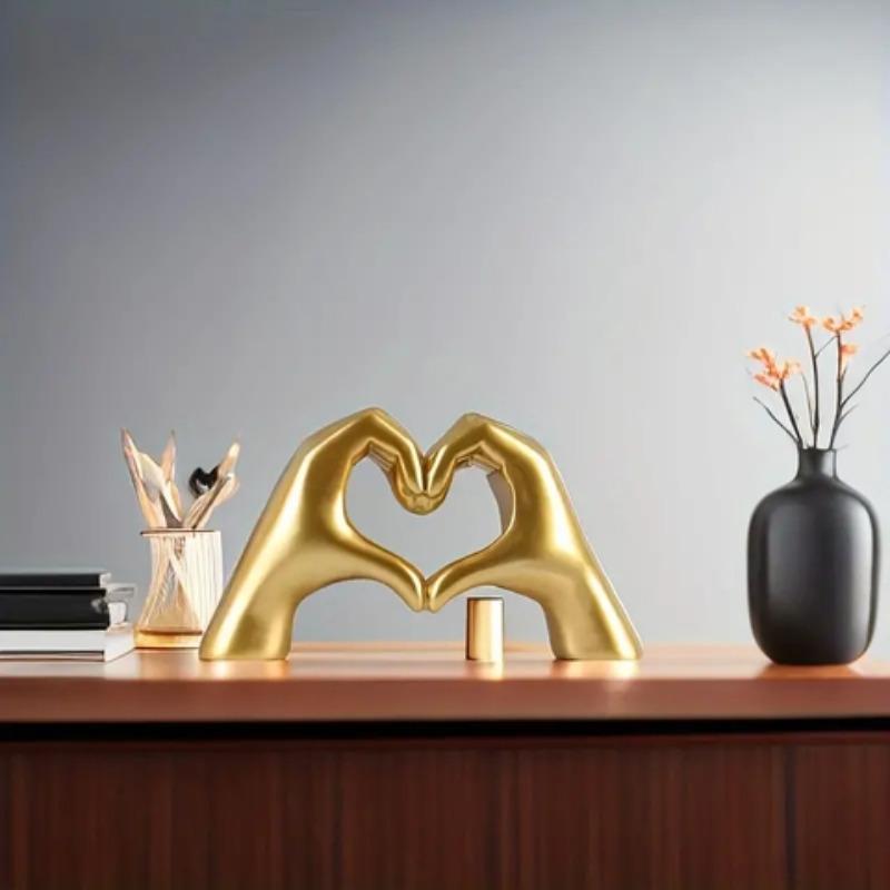 Creative Heart Shaped Gesture Decoration, 1 Count Modern Desktop Ornament, Decorative Figurine for Home Office Bookshelf Wine Cabinet Display