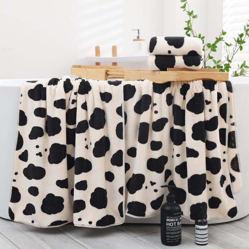 Cow Print Soft Bath Towel, 1 2pcs Comfortable Water Absorbent Bath Towel, Beach Towel for Travel, Outdoor, Swimming