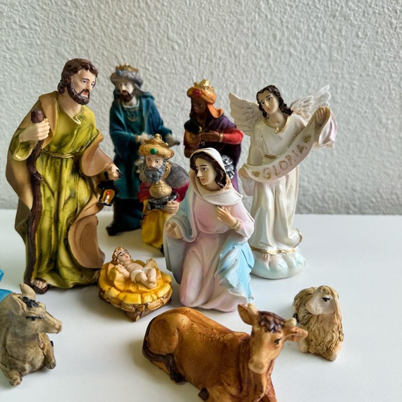 Small 11 pcs nativity set colorful 7 in