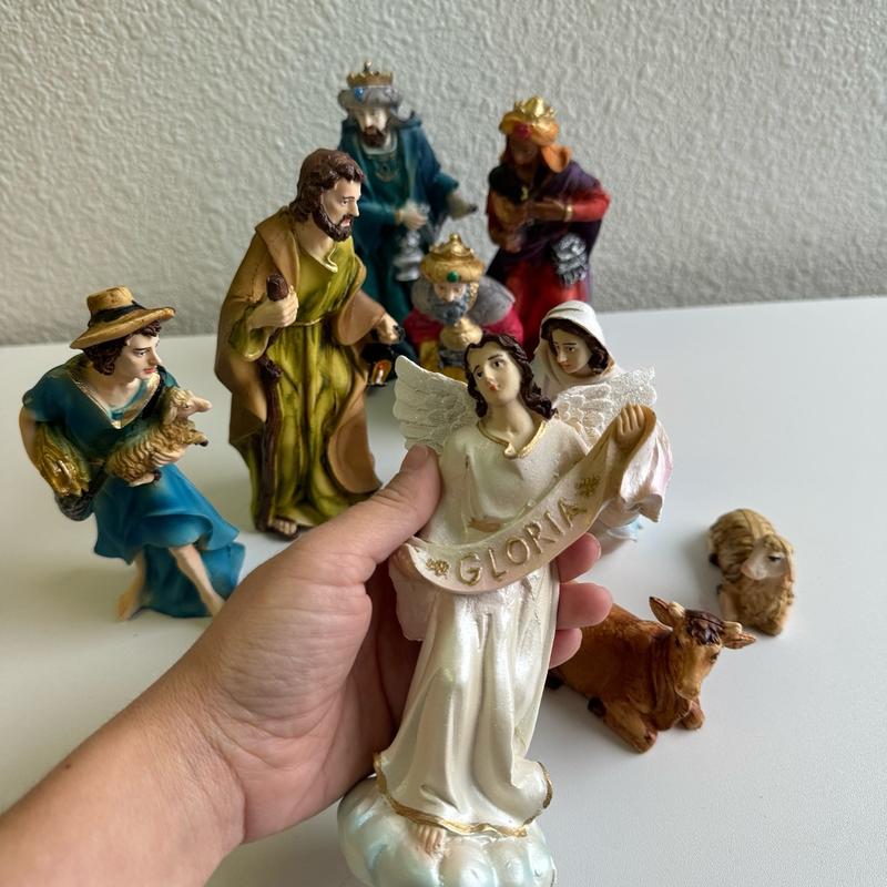 Small 11 pcs nativity set colorful 7 in