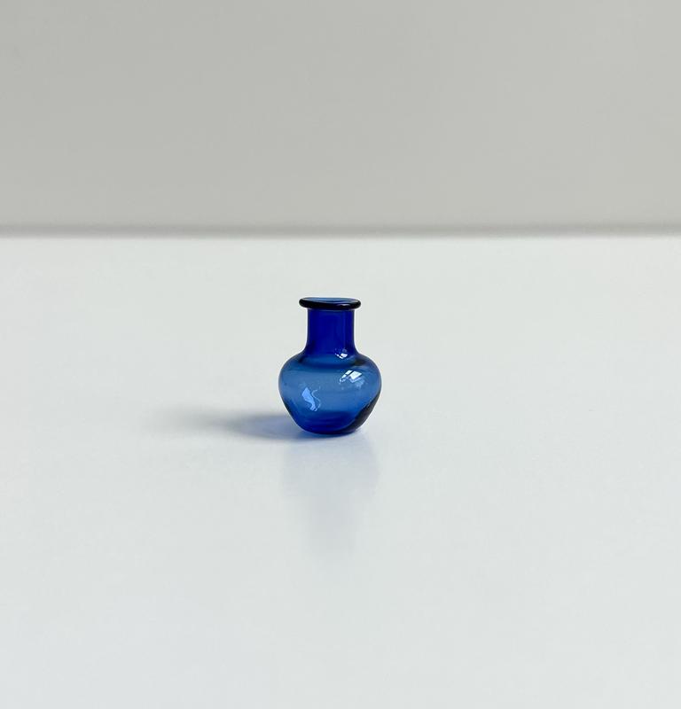 Miniature Glass Whisker Vase (Smooth)