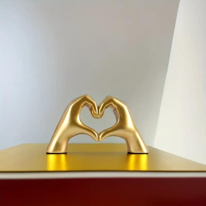 Creative Heart Shaped Gesture Decoration, 1 Count Modern Desktop Ornament, Decorative Figurine for Home Office Bookshelf Wine Cabinet Display