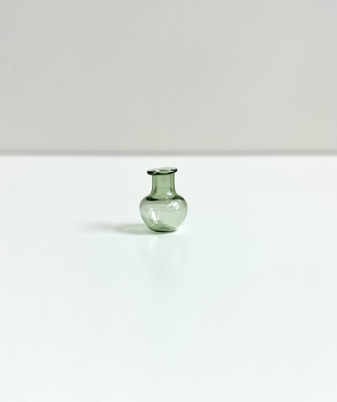 Miniature Glass Whisker Vase (Smooth)