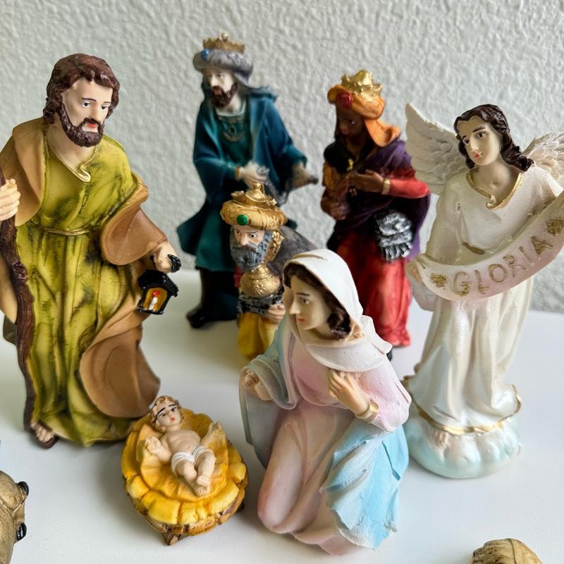 Small 11 pcs nativity set colorful 7 in