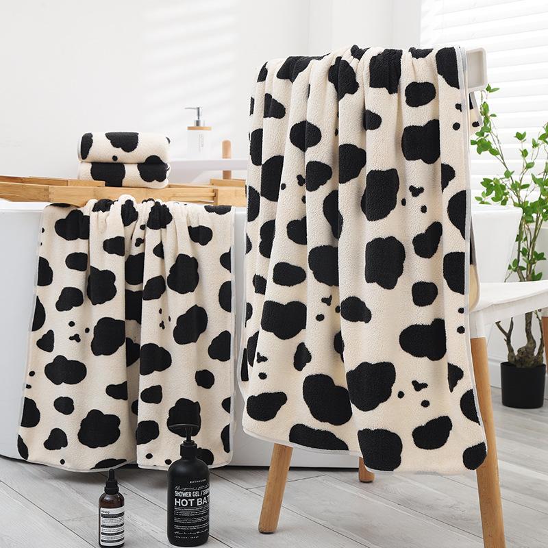 Cow Print Soft Bath Towel, 1 2pcs Comfortable Water Absorbent Bath Towel, Beach Towel for Travel, Outdoor, Swimming