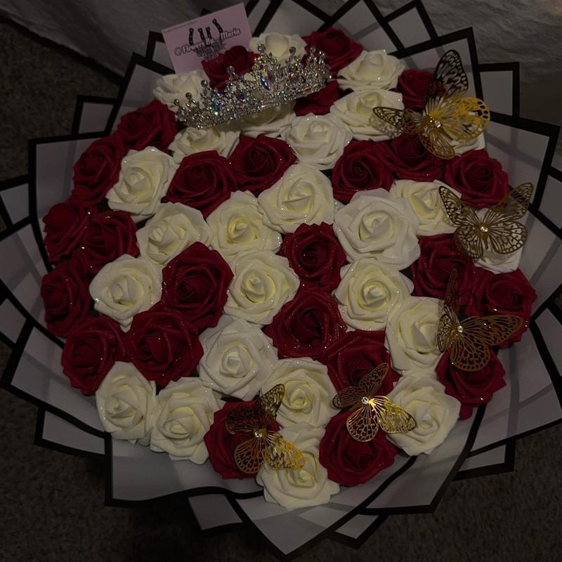 Forever roses bouquet Gifts to give your love ones