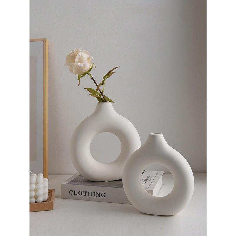 1pc Plastic Donut Shaped Flower Vase, Modern Simplistic Circle Vase Ornament, Ceramic-Like Vase, Creative Home Decor Crafts For Living Room