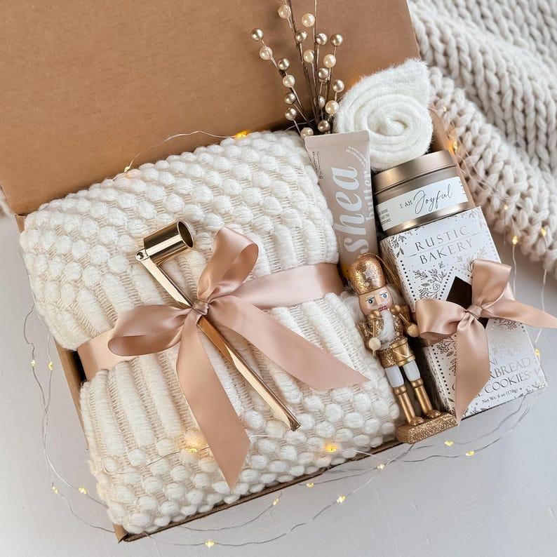 Christmas gift box, Cozy holiday box, Gift box for family, Holiday gift for her, Birthday gift idea, Care package for her, New Year gift box