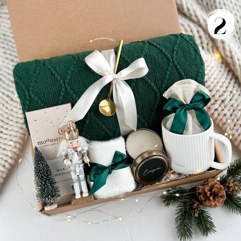 Christmas gift box, Cozy holiday box, Gift box for family, Holiday gift for her, Birthday gift idea, Care package for her, New Year gift box