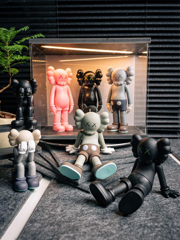 Christmas present:Kaws  Figure Artistic Handcraft for Collectors Decoration Room Decor Statue