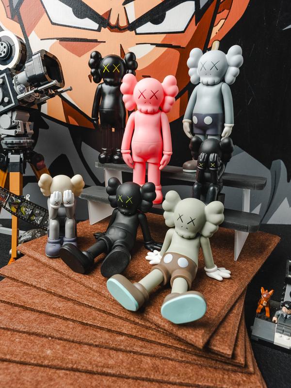 Christmas present:Kaws  Figure Artistic Handcraft for Collectors Decoration Room Decor Statue