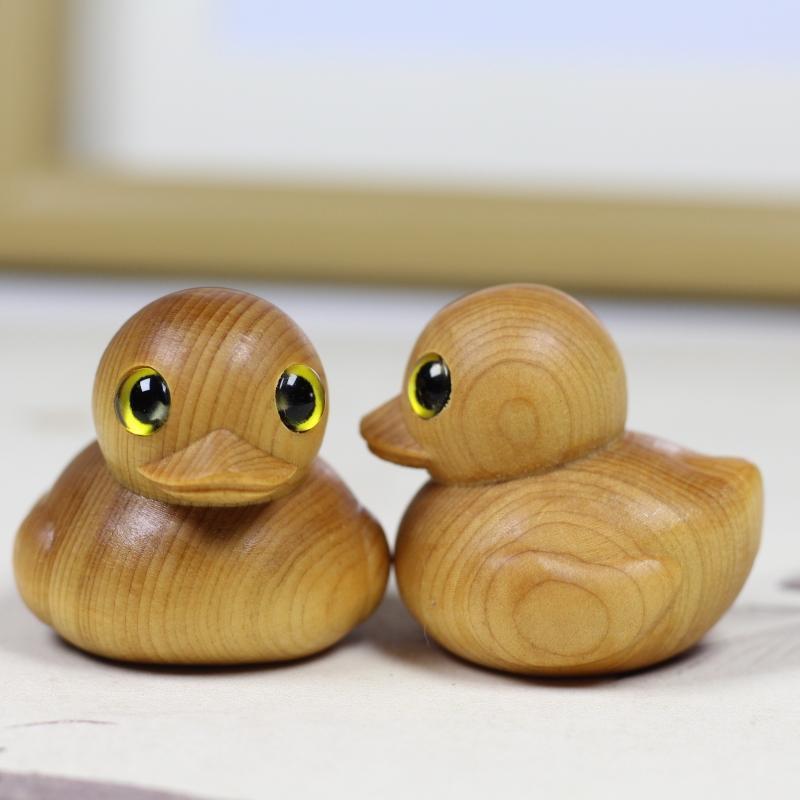 Wooden Cute Duck Figurine Ornament, 1 Count Cartoon Duck Decoration Craft, Desk Decorations for Home Office Bedroom Living Room