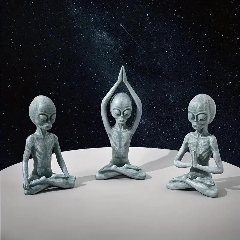 Yoga Alien Resin Statue, 1 Count Meditation Design Resin Decorative Sculpture, Modern Creative Desktop Ornament, Home Decor Supplies