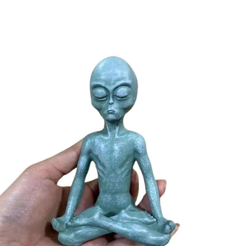 Yoga Alien Resin Statue, 1 Count Meditation Design Resin Decorative Sculpture, Modern Creative Desktop Ornament, Home Decor Supplies