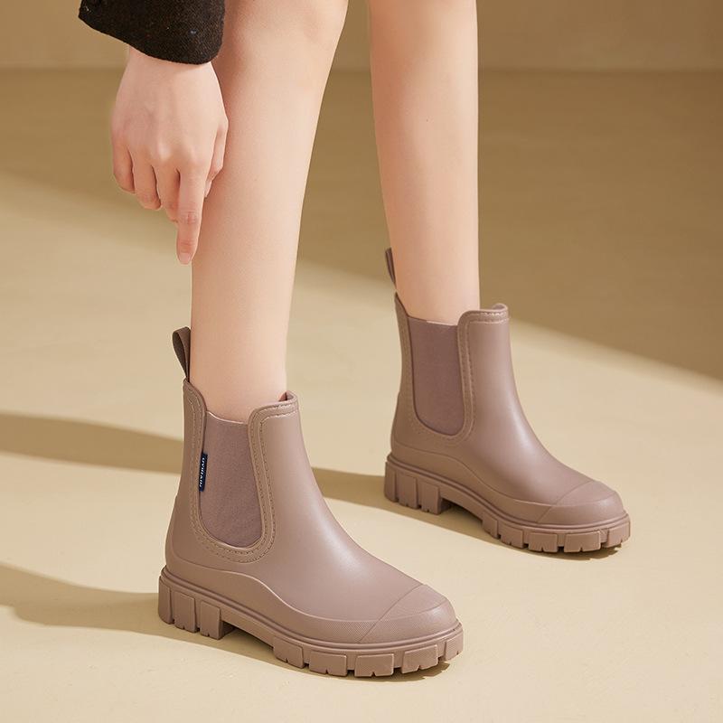 Women's waterproof rain boot, wide feet, 2024 new fashion round toe boots, non-slip comfortable walking whites boots for parents in Winter rain shoe